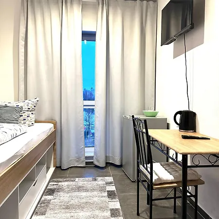 Compact Single With Shared Bathroom Ideal For Travelers 3*