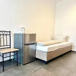 Compact Single With Shared Bathroom Ideal For Travelers 3* Dingolfing