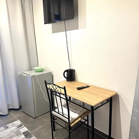 Pensión Compact Single With Shared Bathroom Ideal For Travelers