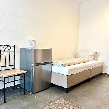 Compact Single With Shared Bathroom Ideal For Travelers 3* Dingolfing