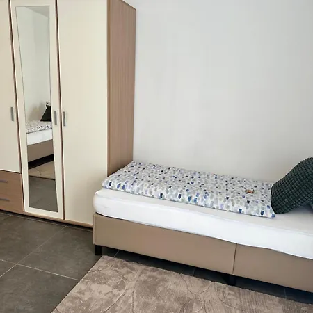 Compact Single With Shared Bathroom Ideal For Travelers Pensión 3*