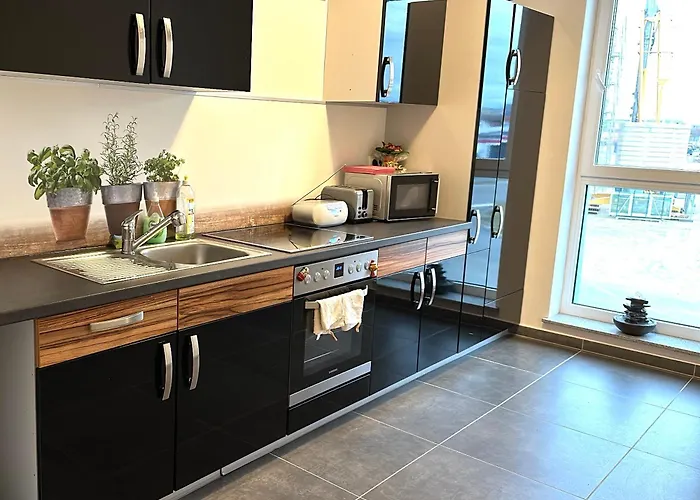 Compact Single With Shared Bathroom Ideal For Travelers 招待所 3*
