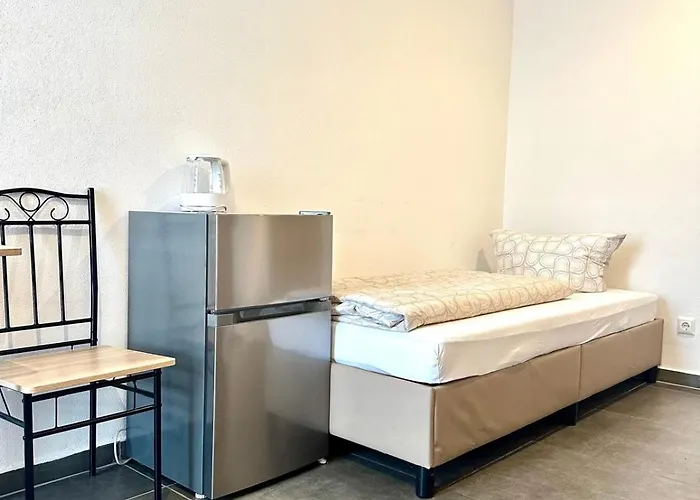 Compact Single With Shared Bathroom Ideal For Travelers 3* Dingolfing